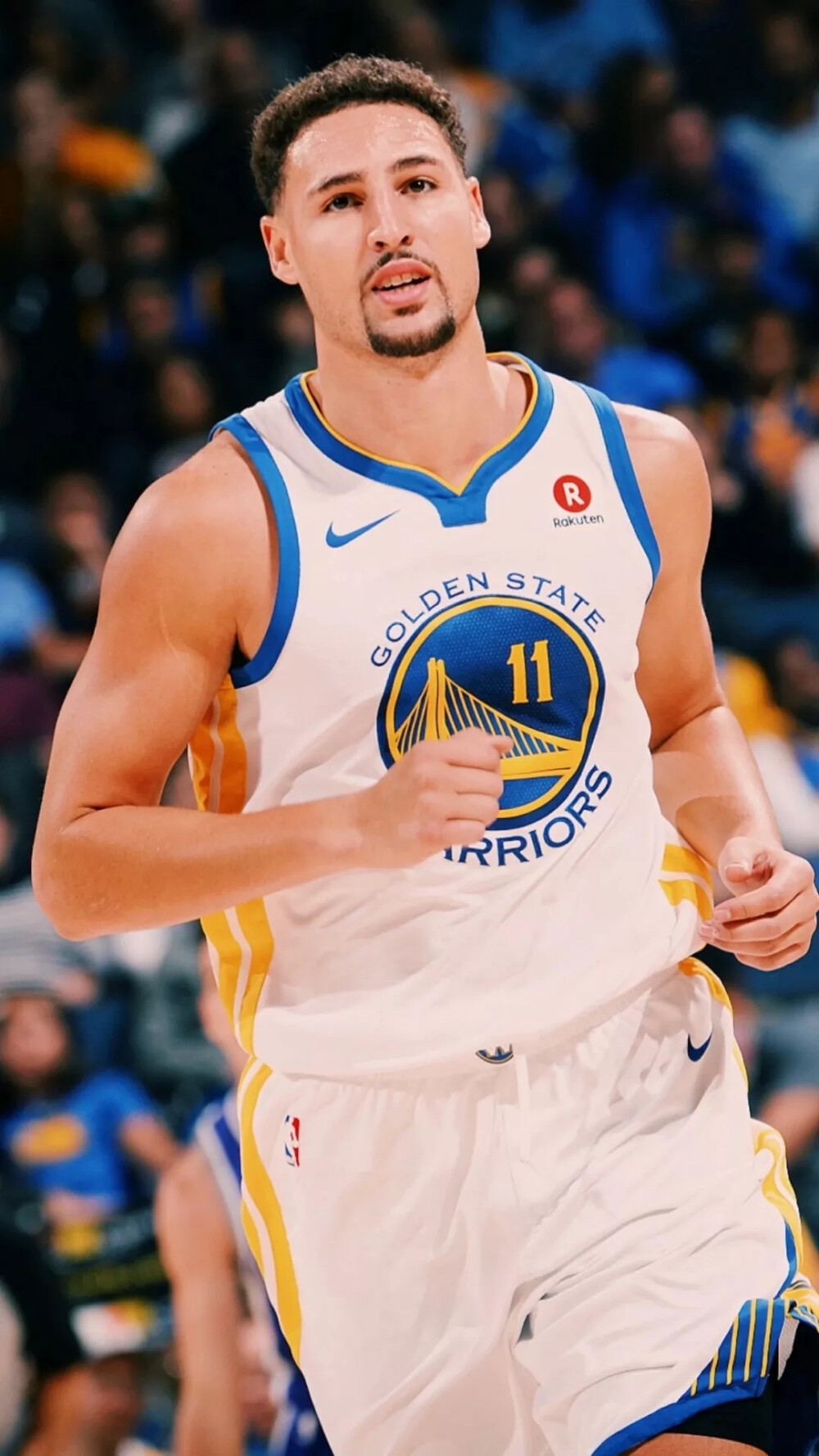 这年轻人太阳官方晒赢球海报 隔扣字母哥的瑞安-邓恩登上封面