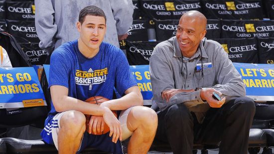 新鹏城推出与深圳本土潮流品牌COSTS联名限定球衣，售价799元