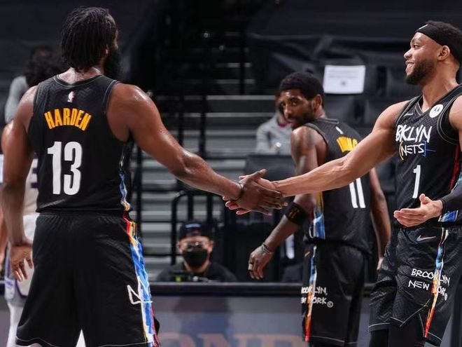 邮报：赫尔城客战斯托克城绝杀后挑衅主场球迷，引发双方冲突