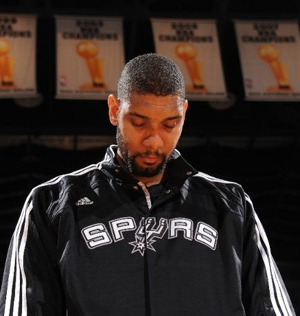 [F1]摇摇欲坠！勒克莱尔赛车前翼受损